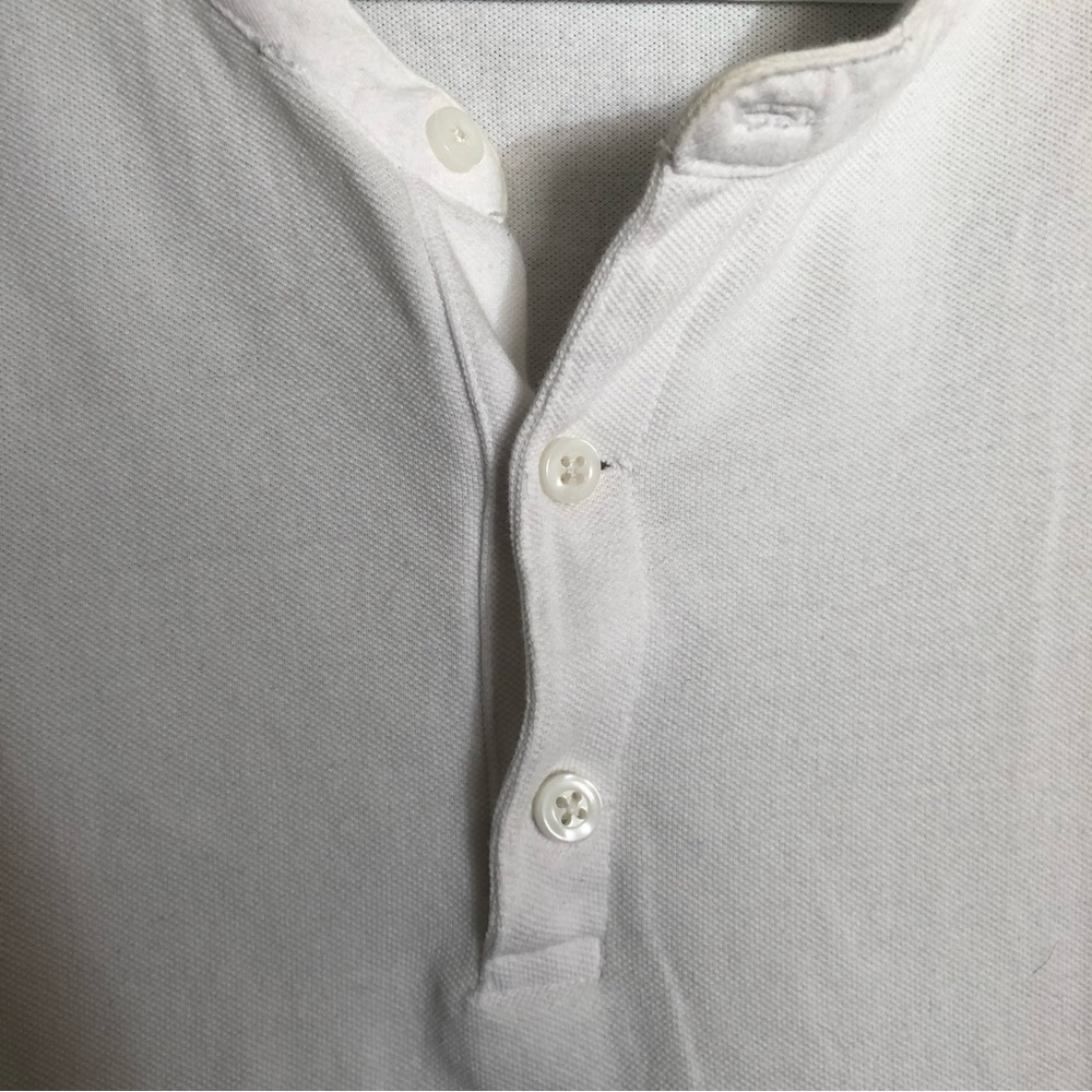 H&M Two Button T-Shirt - Picture 3 of 5